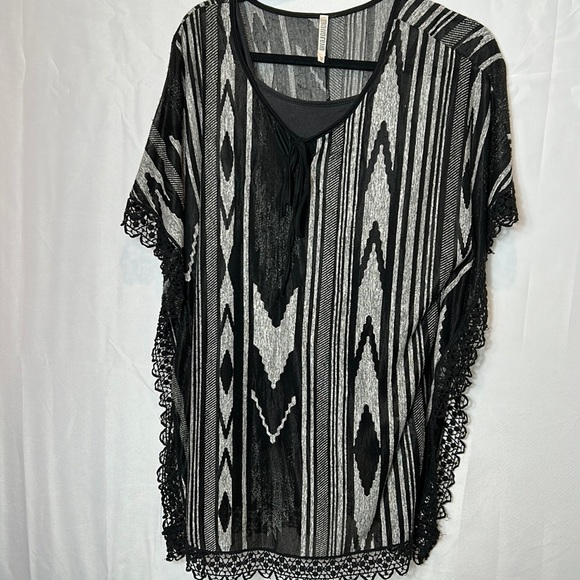 Monoreno Two Piece Tunic Set Size Medium Black & Gray Black crochet type boarder - Picture 2 of 7